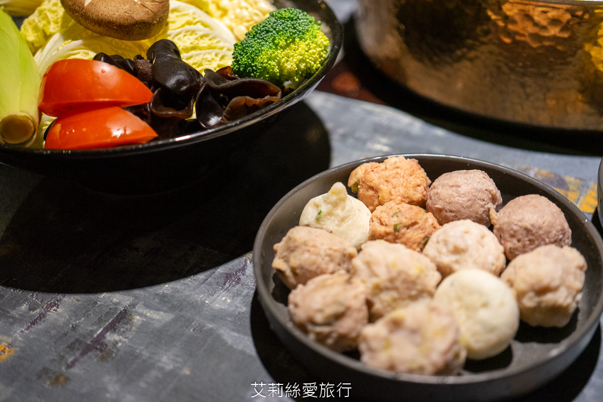台北必吃麻辣鍋 黃仁勳美食地圖 老撈麻辣鍋新派火鍋及私房料理 老撈瘋鍋祭$990的綜合海鮮盤登記免費送! LINE好友不限時段啤酒買1送1 - 第27張圖 台北必吃麻辣鍋 黃仁勳美食地圖 老撈麻辣鍋新派火鍋及私房料理 老撈瘋鍋祭$990的綜合海鮮盤登記免費送! LINE好友不限時段啤酒買1送1