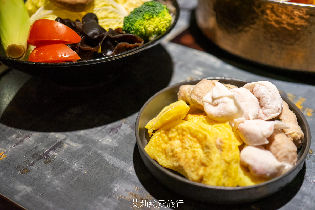 台北必吃麻辣鍋 黃仁勳美食地圖 老撈麻辣鍋新派火鍋及私房料理 老撈瘋鍋祭$990的綜合海鮮盤登記免費送! LINE好友不限時段啤酒買1送1 - 第24張圖 台北必吃麻辣鍋 黃仁勳美食地圖 老撈麻辣鍋新派火鍋及私房料理 老撈瘋鍋祭$990的綜合海鮮盤登記免費送! LINE好友不限時段啤酒買1送1