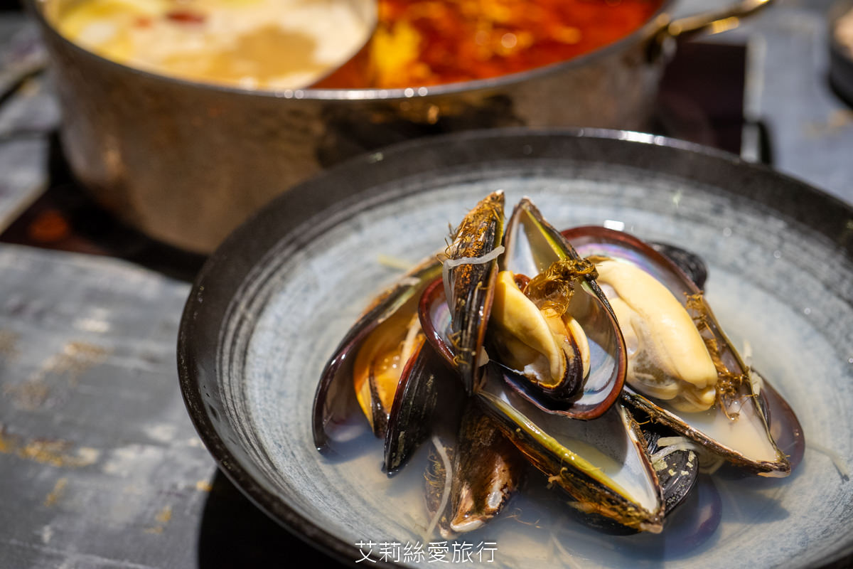台北必吃麻辣鍋 黃仁勳美食地圖 老撈麻辣鍋新派火鍋及私房料理 老撈瘋鍋祭$990的綜合海鮮盤登記免費送! LINE好友不限時段啤酒買1送1 - 第32張圖 台北必吃麻辣鍋 黃仁勳美食地圖 老撈麻辣鍋新派火鍋及私房料理 老撈瘋鍋祭$990的綜合海鮮盤登記免費送! LINE好友不限時段啤酒買1送1