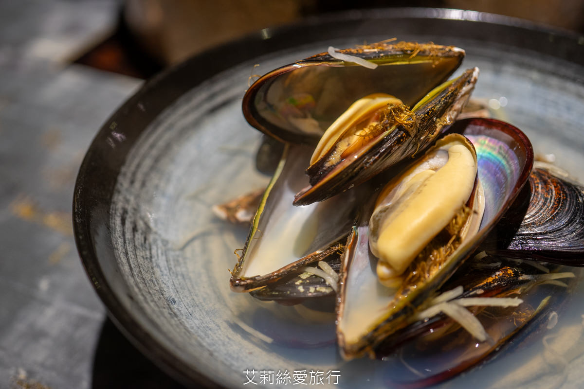 台北必吃麻辣鍋 黃仁勳美食地圖 老撈麻辣鍋新派火鍋及私房料理 老撈瘋鍋祭$990的綜合海鮮盤登記免費送! LINE好友不限時段啤酒買1送1 - 第33張圖 台北必吃麻辣鍋 黃仁勳美食地圖 老撈麻辣鍋新派火鍋及私房料理 老撈瘋鍋祭$990的綜合海鮮盤登記免費送! LINE好友不限時段啤酒買1送1