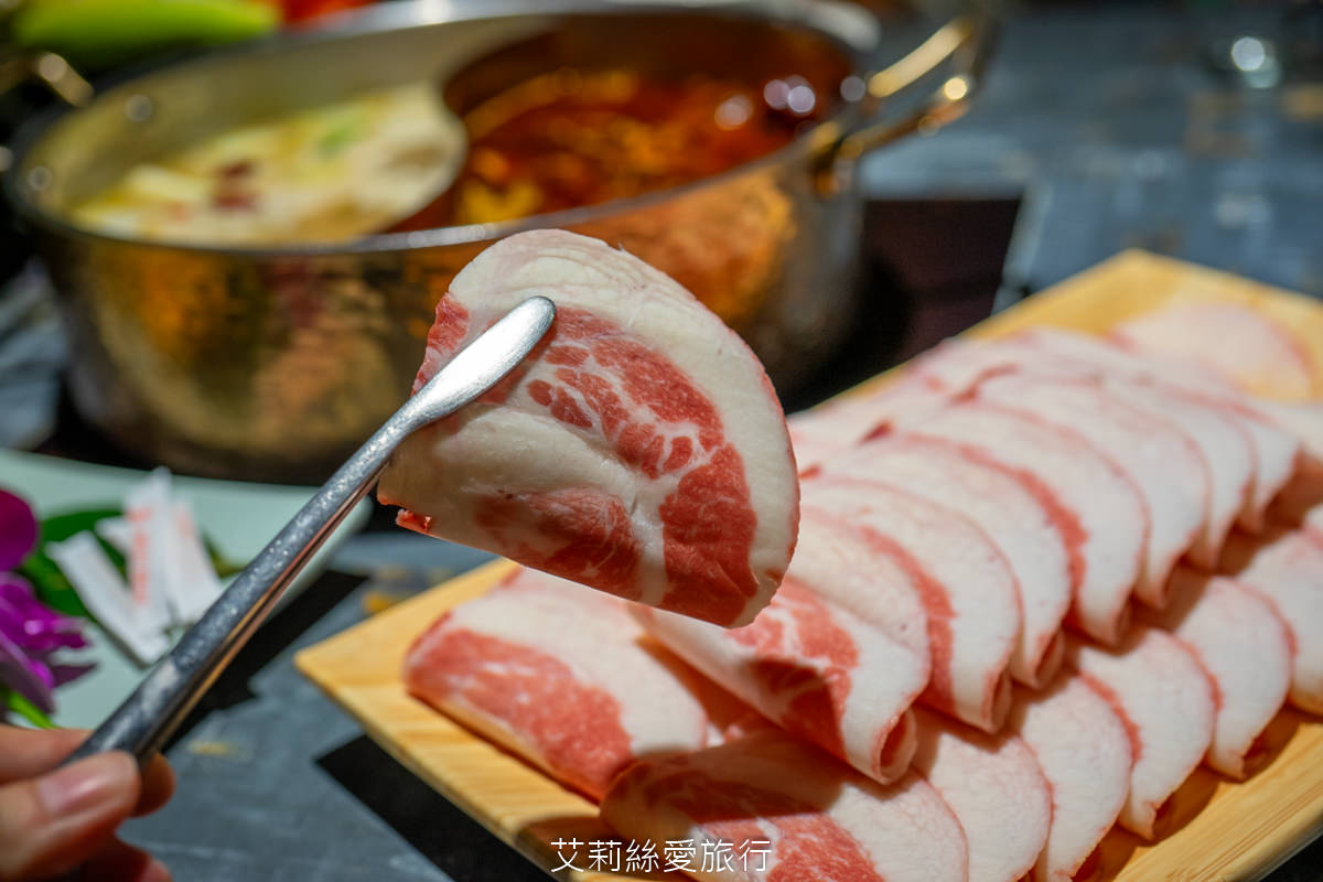 台北必吃麻辣鍋 黃仁勳美食地圖 老撈麻辣鍋新派火鍋及私房料理 老撈瘋鍋祭$990的綜合海鮮盤登記免費送! LINE好友不限時段啤酒買1送1 - 第47張圖 台北必吃麻辣鍋 黃仁勳美食地圖 老撈麻辣鍋新派火鍋及私房料理 老撈瘋鍋祭$990的綜合海鮮盤登記免費送! LINE好友不限時段啤酒買1送1