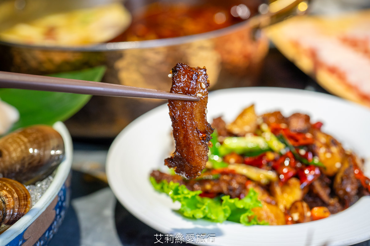 台北必吃麻辣鍋 黃仁勳美食地圖 老撈麻辣鍋新派火鍋及私房料理 老撈瘋鍋祭$990的綜合海鮮盤登記免費送! LINE好友不限時段啤酒買1送1 - 第37張圖 台北必吃麻辣鍋 黃仁勳美食地圖 老撈麻辣鍋新派火鍋及私房料理 老撈瘋鍋祭$990的綜合海鮮盤登記免費送! LINE好友不限時段啤酒買1送1