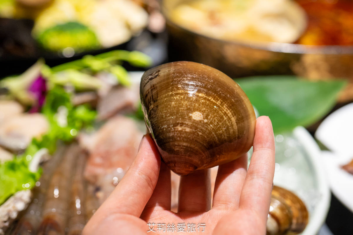 台北必吃麻辣鍋 黃仁勳美食地圖 老撈麻辣鍋新派火鍋及私房料理 老撈瘋鍋祭$990的綜合海鮮盤登記免費送! LINE好友不限時段啤酒買1送1 - 第41張圖 台北必吃麻辣鍋 黃仁勳美食地圖 老撈麻辣鍋新派火鍋及私房料理 老撈瘋鍋祭$990的綜合海鮮盤登記免費送! LINE好友不限時段啤酒買1送1