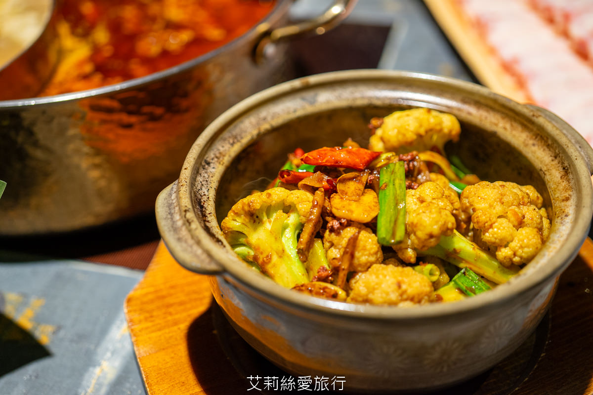 台北必吃麻辣鍋 黃仁勳美食地圖 老撈麻辣鍋新派火鍋及私房料理 老撈瘋鍋祭$990的綜合海鮮盤登記免費送! LINE好友不限時段啤酒買1送1 - 第34張圖 台北必吃麻辣鍋 黃仁勳美食地圖 老撈麻辣鍋新派火鍋及私房料理 老撈瘋鍋祭$990的綜合海鮮盤登記免費送! LINE好友不限時段啤酒買1送1