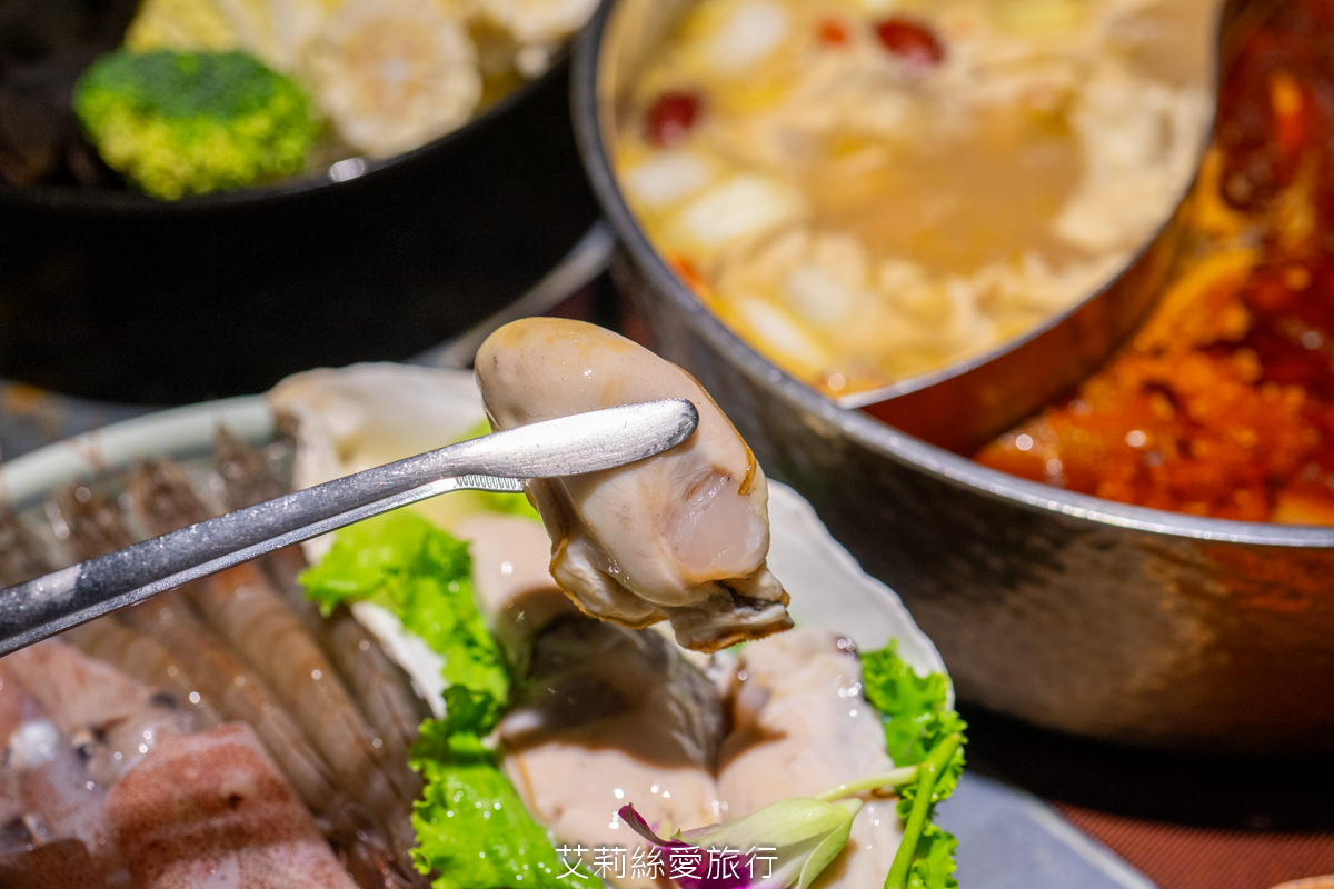 台北必吃麻辣鍋 黃仁勳美食地圖 老撈麻辣鍋新派火鍋及私房料理 老撈瘋鍋祭$990的綜合海鮮盤登記免費送! LINE好友不限時段啤酒買1送1 - 第44張圖 台北必吃麻辣鍋 黃仁勳美食地圖 老撈麻辣鍋新派火鍋及私房料理 老撈瘋鍋祭$990的綜合海鮮盤登記免費送! LINE好友不限時段啤酒買1送1