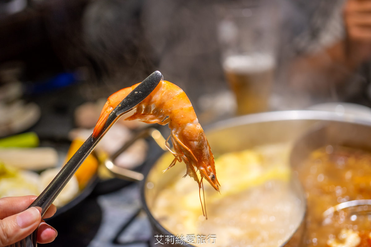 台北必吃麻辣鍋 黃仁勳美食地圖 老撈麻辣鍋新派火鍋及私房料理 老撈瘋鍋祭$990的綜合海鮮盤登記免費送! LINE好友不限時段啤酒買1送1 - 第45張圖 台北必吃麻辣鍋 黃仁勳美食地圖 老撈麻辣鍋新派火鍋及私房料理 老撈瘋鍋祭$990的綜合海鮮盤登記免費送! LINE好友不限時段啤酒買1送1