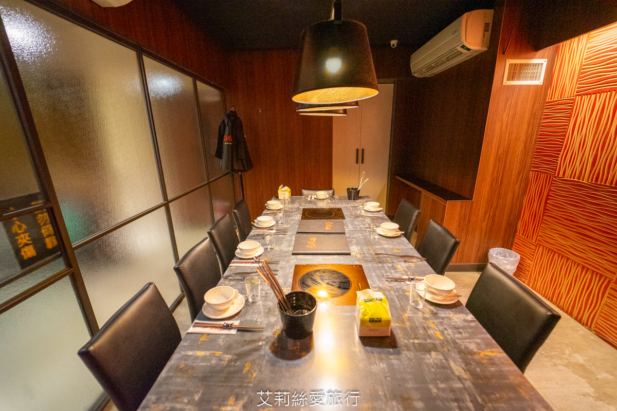 台北必吃麻辣鍋 黃仁勳美食地圖 老撈麻辣鍋新派火鍋及私房料理 老撈瘋鍋祭$990的綜合海鮮盤登記免費送! LINE好友不限時段啤酒買1送1 - 第6張圖 台北必吃麻辣鍋 黃仁勳美食地圖 老撈麻辣鍋新派火鍋及私房料理 老撈瘋鍋祭$990的綜合海鮮盤登記免費送! LINE好友不限時段啤酒買1送1