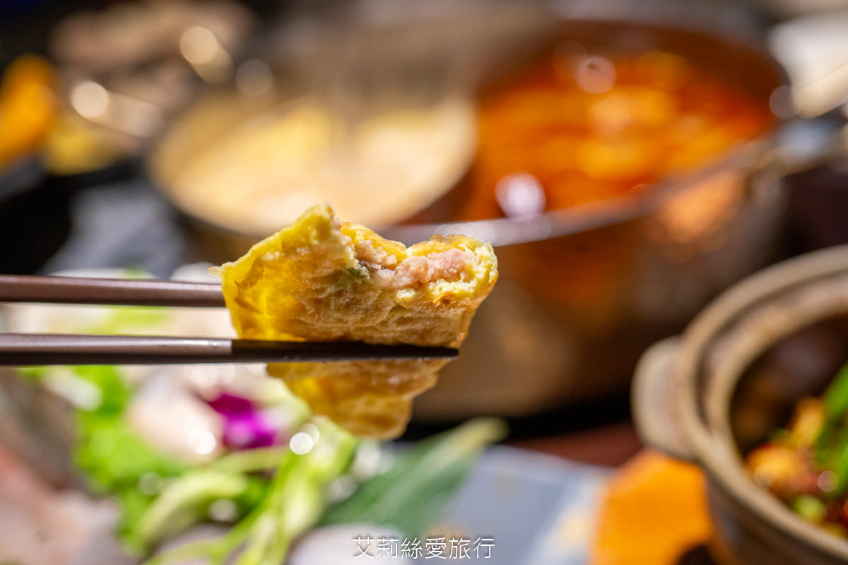 台北必吃麻辣鍋 黃仁勳美食地圖 老撈麻辣鍋新派火鍋及私房料理 老撈瘋鍋祭$990的綜合海鮮盤登記免費送! LINE好友不限時段啤酒買1送1 - 第26張圖 台北必吃麻辣鍋 黃仁勳美食地圖 老撈麻辣鍋新派火鍋及私房料理 老撈瘋鍋祭$990的綜合海鮮盤登記免費送! LINE好友不限時段啤酒買1送1