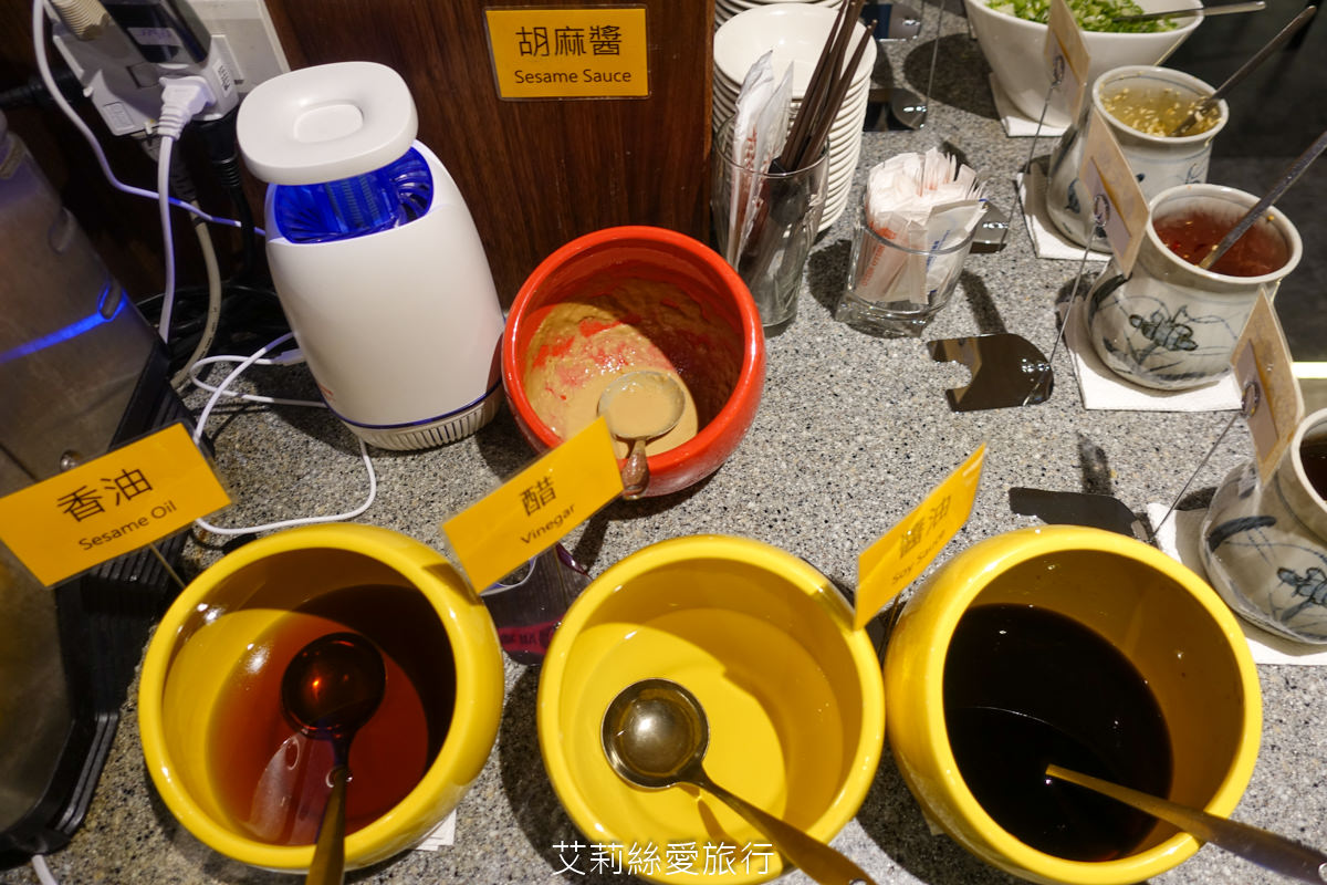 台北必吃麻辣鍋 黃仁勳美食地圖 老撈麻辣鍋新派火鍋及私房料理 老撈瘋鍋祭$990的綜合海鮮盤登記免費送! LINE好友不限時段啤酒買1送1 - 第9張圖 台北必吃麻辣鍋 黃仁勳美食地圖 老撈麻辣鍋新派火鍋及私房料理 老撈瘋鍋祭$990的綜合海鮮盤登記免費送! LINE好友不限時段啤酒買1送1