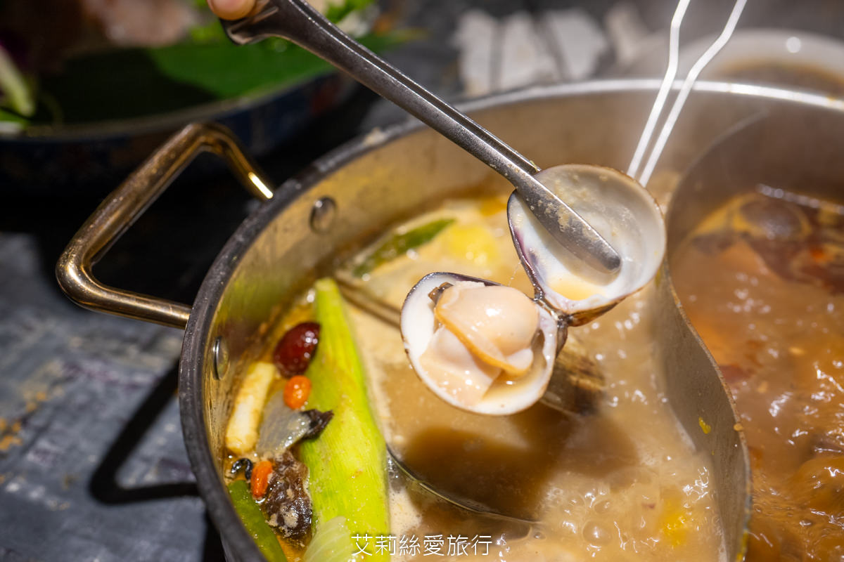 台北必吃麻辣鍋 黃仁勳美食地圖 老撈麻辣鍋新派火鍋及私房料理 老撈瘋鍋祭$990的綜合海鮮盤登記免費送! LINE好友不限時段啤酒買1送1 - 第42張圖 台北必吃麻辣鍋 黃仁勳美食地圖 老撈麻辣鍋新派火鍋及私房料理 老撈瘋鍋祭$990的綜合海鮮盤登記免費送! LINE好友不限時段啤酒買1送1