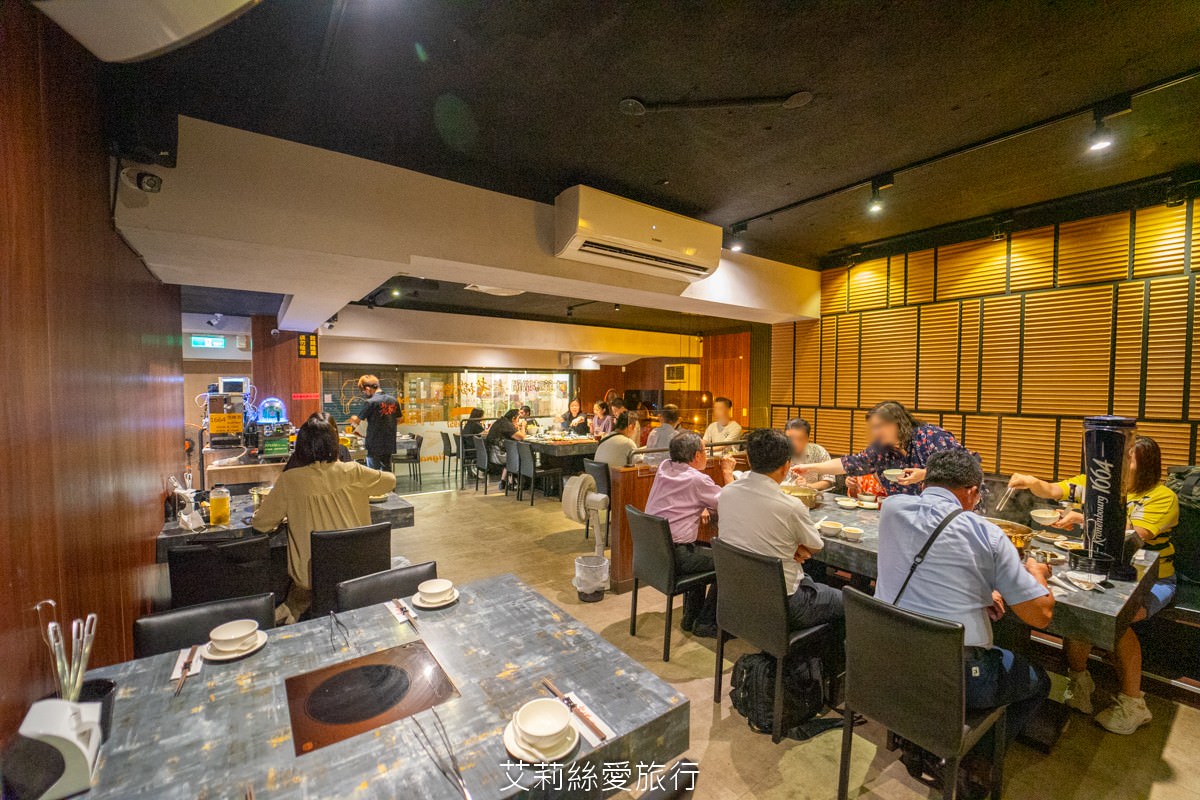 台北必吃麻辣鍋 黃仁勳美食地圖 老撈麻辣鍋新派火鍋及私房料理 老撈瘋鍋祭$990的綜合海鮮盤登記免費送! LINE好友不限時段啤酒買1送1 - 第5張圖 台北必吃麻辣鍋 黃仁勳美食地圖 老撈麻辣鍋新派火鍋及私房料理 老撈瘋鍋祭$990的綜合海鮮盤登記免費送! LINE好友不限時段啤酒買1送1