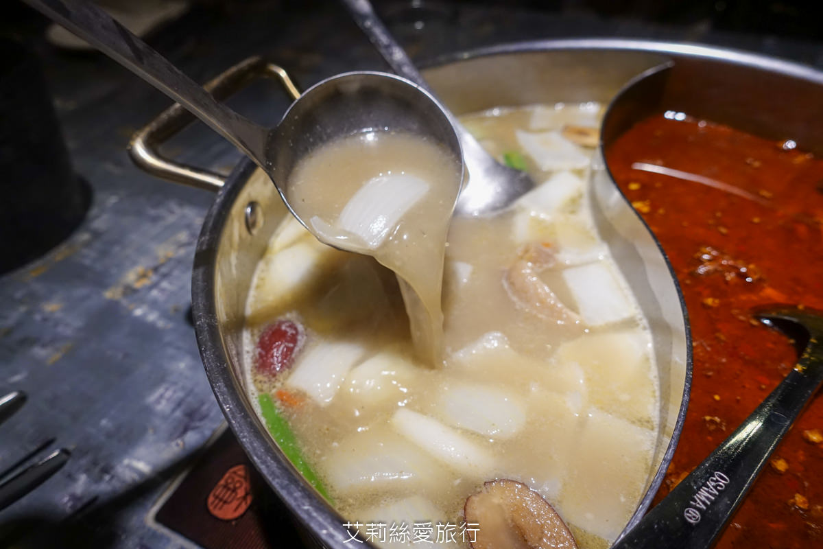 台北必吃麻辣鍋 黃仁勳美食地圖 老撈麻辣鍋新派火鍋及私房料理 老撈瘋鍋祭$990的綜合海鮮盤登記免費送! LINE好友不限時段啤酒買1送1 - 第21張圖 台北必吃麻辣鍋 黃仁勳美食地圖 老撈麻辣鍋新派火鍋及私房料理 老撈瘋鍋祭$990的綜合海鮮盤登記免費送! LINE好友不限時段啤酒買1送1
