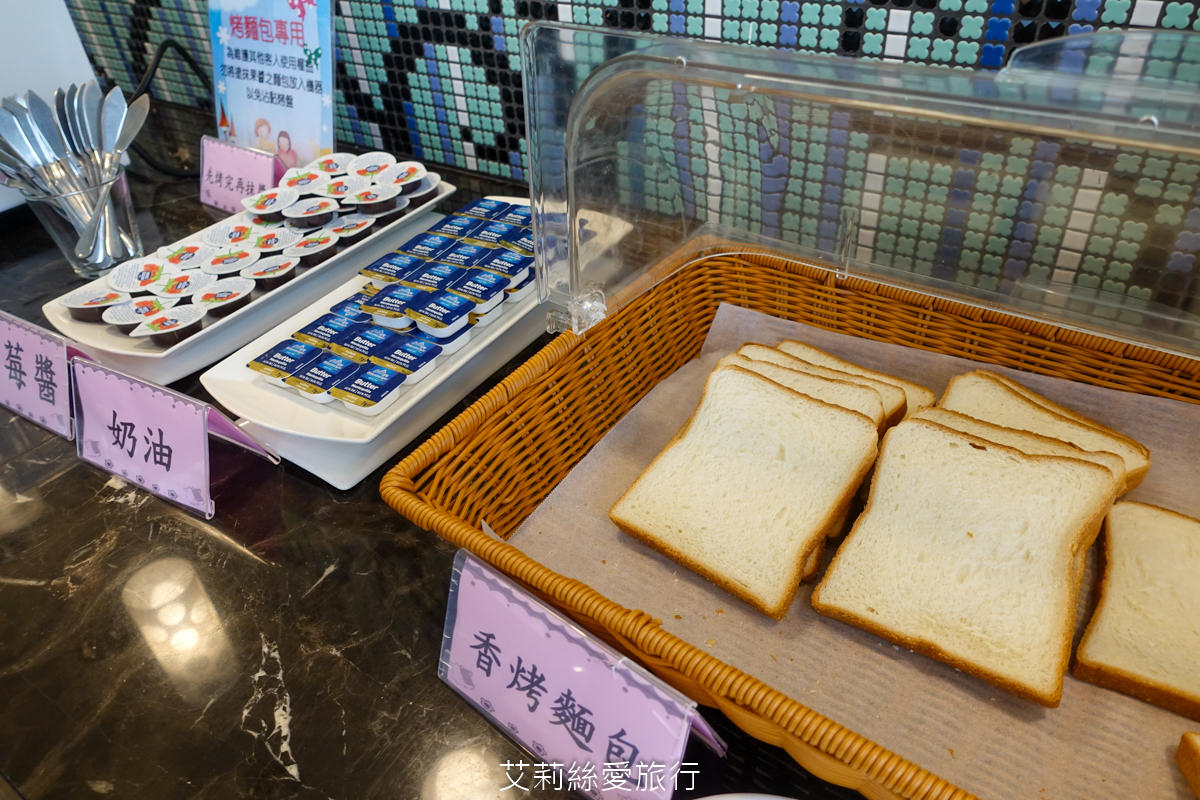 苗栗親子住宿 自然風情景觀餐廳渡假民宿 2024最新設施極光露營車 獨立遊戲區寶貝安心玩 親子景點大草坪沙坑溜滑梯 無敵景觀休閒渡假區