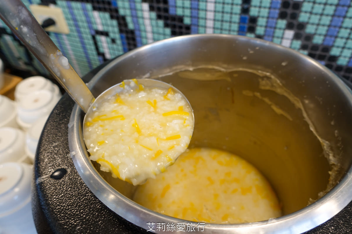 苗栗親子住宿 自然風情景觀餐廳渡假民宿 2024最新設施極光露營車 獨立遊戲區寶貝安心玩 親子景點大草坪沙坑溜滑梯 無敵景觀休閒渡假區