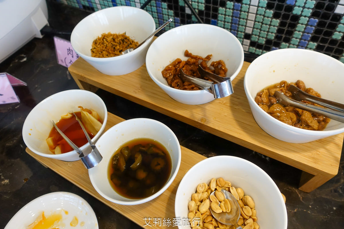 苗栗親子住宿 自然風情景觀餐廳渡假民宿 2024最新設施極光露營車 獨立遊戲區寶貝安心玩 親子景點大草坪沙坑溜滑梯 無敵景觀休閒渡假區