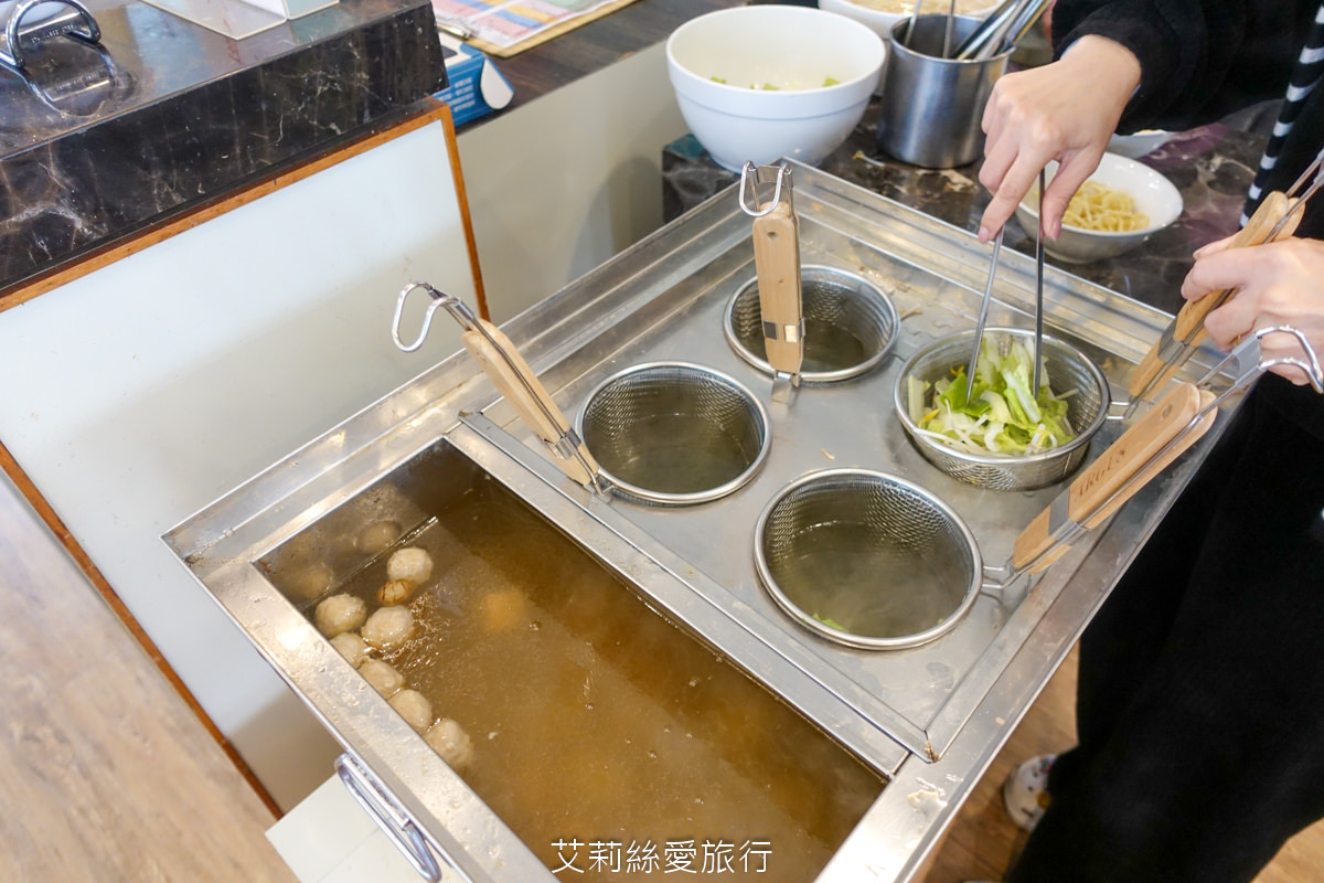 苗栗親子住宿 自然風情景觀餐廳渡假民宿 2024最新設施極光露營車 獨立遊戲區寶貝安心玩 親子景點大草坪沙坑溜滑梯 無敵景觀休閒渡假區