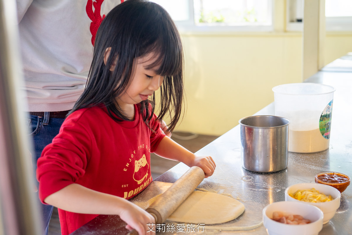 苗栗親子住宿 自然風情景觀餐廳渡假民宿 2024最新設施極光露營車 獨立遊戲區寶貝安心玩 親子景點大草坪沙坑溜滑梯 無敵景觀休閒渡假區