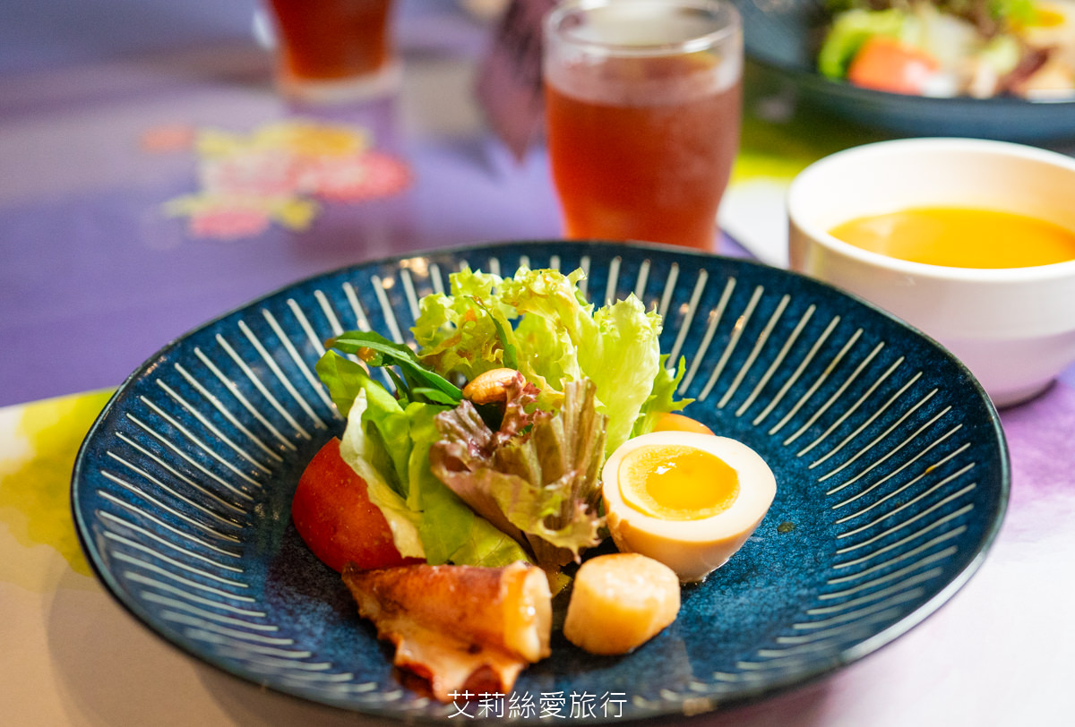 苗栗親子住宿 自然風情景觀餐廳渡假民宿 2024最新設施極光露營車 獨立遊戲區寶貝安心玩 親子景點大草坪沙坑溜滑梯 無敵景觀休閒渡假區