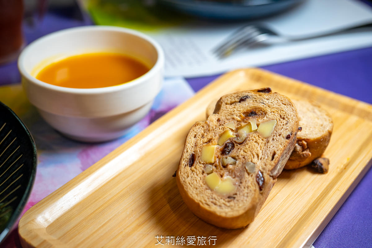 苗栗親子住宿 自然風情景觀餐廳渡假民宿 2024最新設施極光露營車 獨立遊戲區寶貝安心玩 親子景點大草坪沙坑溜滑梯 無敵景觀休閒渡假區