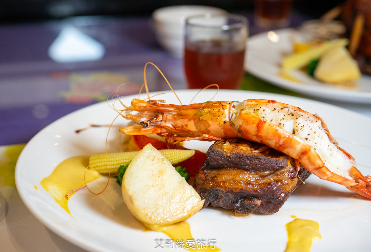 苗栗親子住宿 自然風情景觀餐廳渡假民宿 2024最新設施極光露營車 獨立遊戲區寶貝安心玩 親子景點大草坪沙坑溜滑梯 無敵景觀休閒渡假區