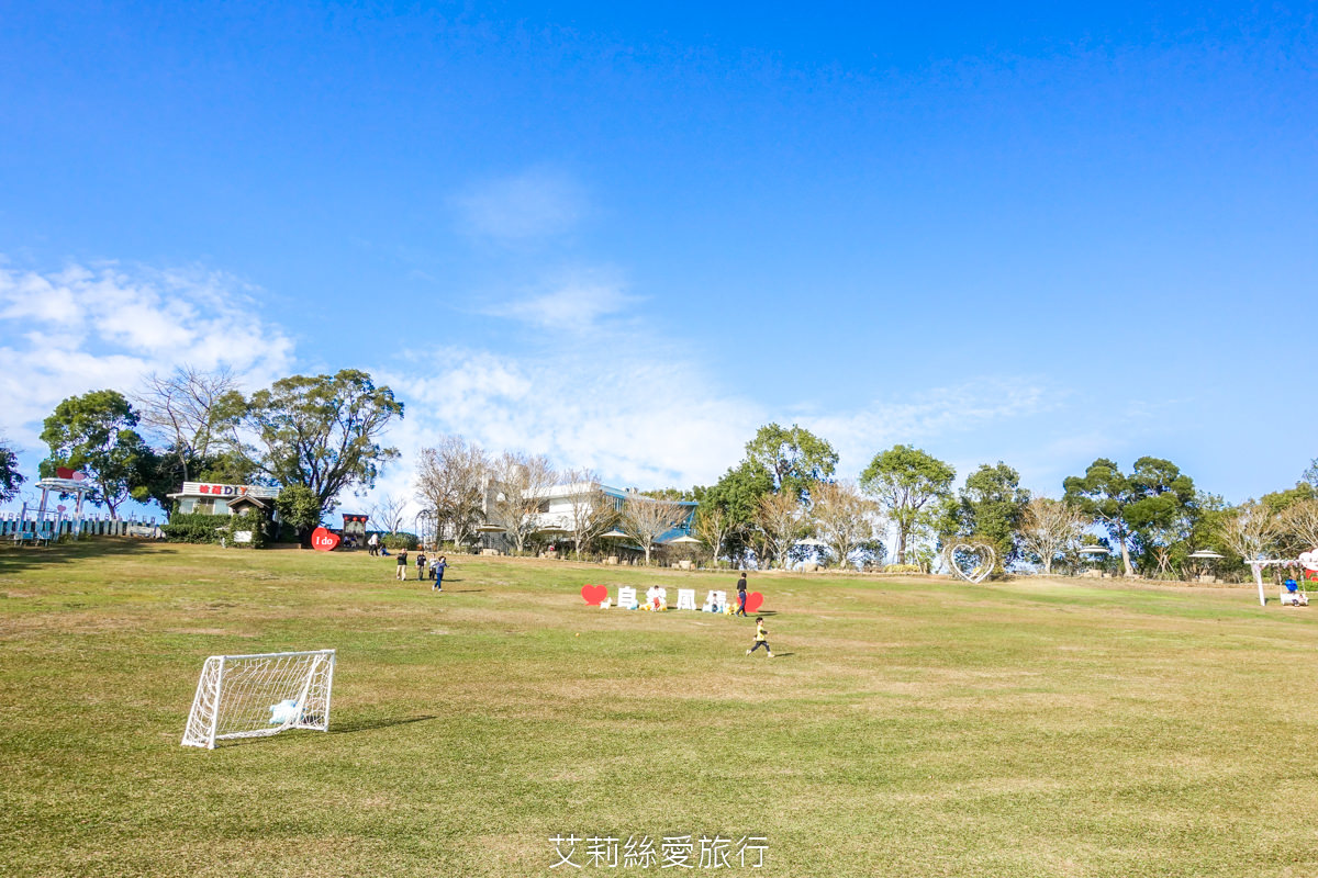 苗栗親子住宿 自然風情景觀餐廳渡假民宿 2024最新設施極光露營車 獨立遊戲區寶貝安心玩 親子景點大草坪沙坑溜滑梯 無敵景觀休閒渡假區