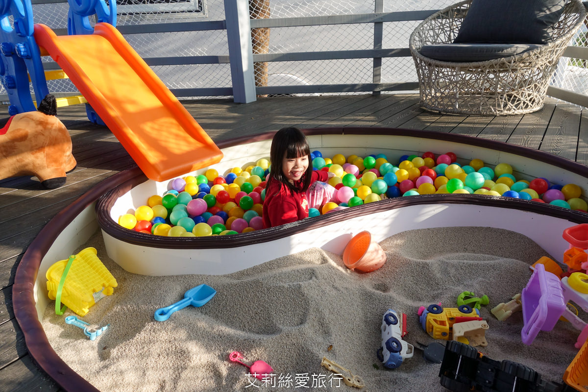 苗栗親子住宿 自然風情景觀餐廳渡假民宿 2024最新設施極光露營車 獨立遊戲區寶貝安心玩 親子景點大草坪沙坑溜滑梯 無敵景觀休閒渡假區