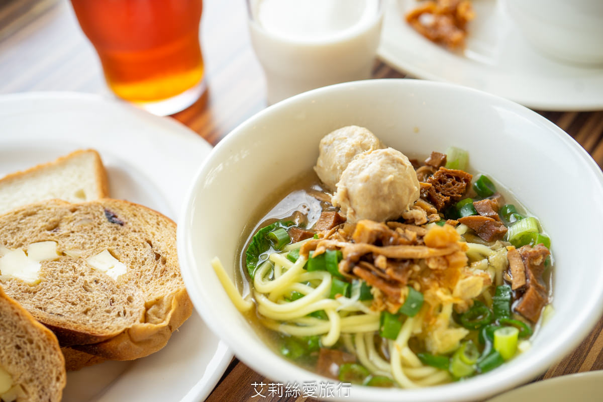 苗栗美食 自然風情景觀餐廳 buffet早餐吃到飽 現煮麵食 手工歐式麵包 生菜沙拉 熱炒…