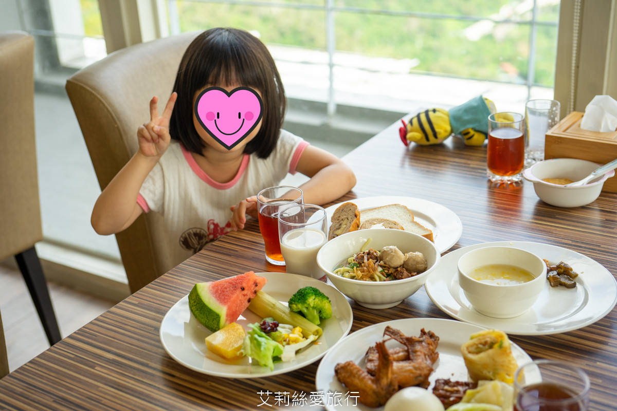 苗栗美食 自然風情景觀餐廳 buffet早餐吃到飽 現煮麵食 手工歐式麵包 生菜沙拉 熱炒…
