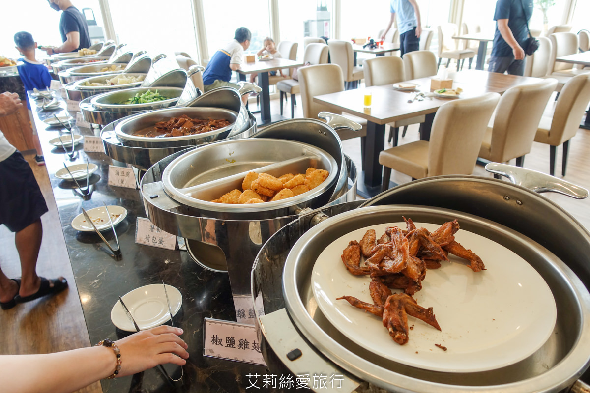 苗栗美食 自然風情景觀餐廳 buffet早餐吃到飽 現煮麵食 手工歐式麵包 生菜沙拉 熱炒…