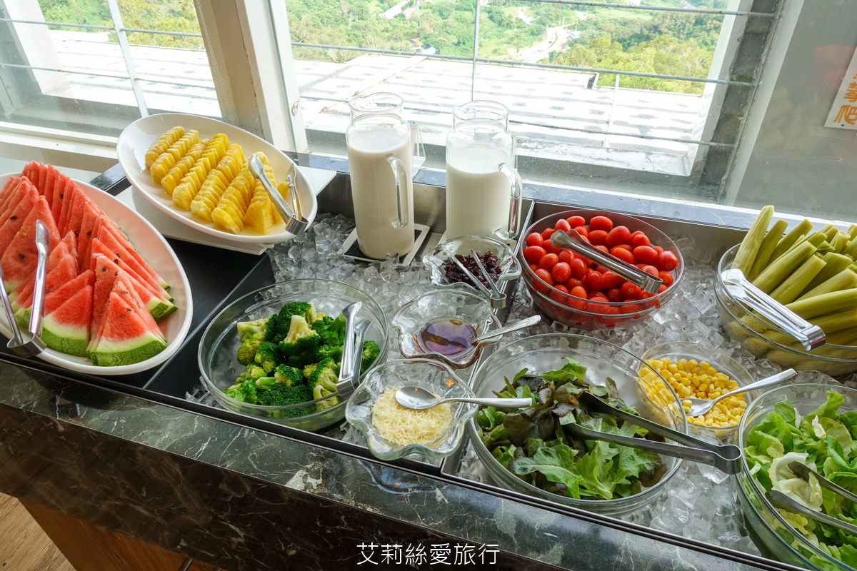 苗栗美食 自然風情景觀餐廳 buffet早餐吃到飽 現煮麵食 手工歐式麵包 生菜沙拉 熱炒…