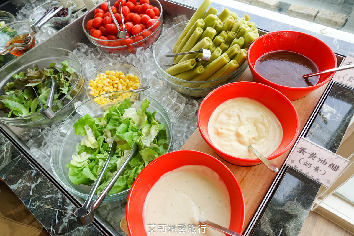 苗栗美食 自然風情景觀餐廳 buffet早餐吃到飽 現煮麵食 手工歐式麵包 生菜沙拉 熱炒…