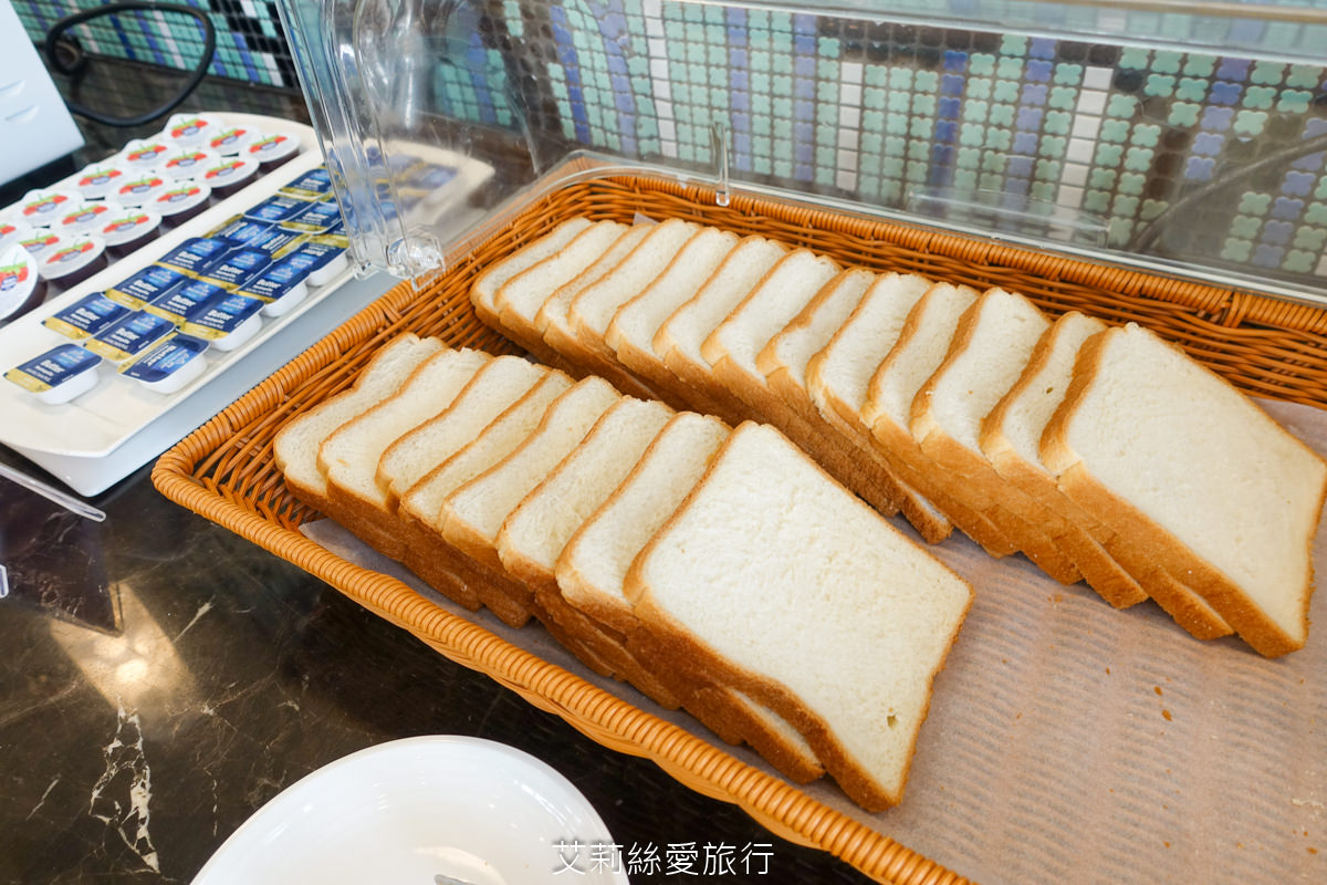 苗栗美食 自然風情景觀餐廳 buffet早餐吃到飽 現煮麵食 手工歐式麵包 生菜沙拉 熱炒…