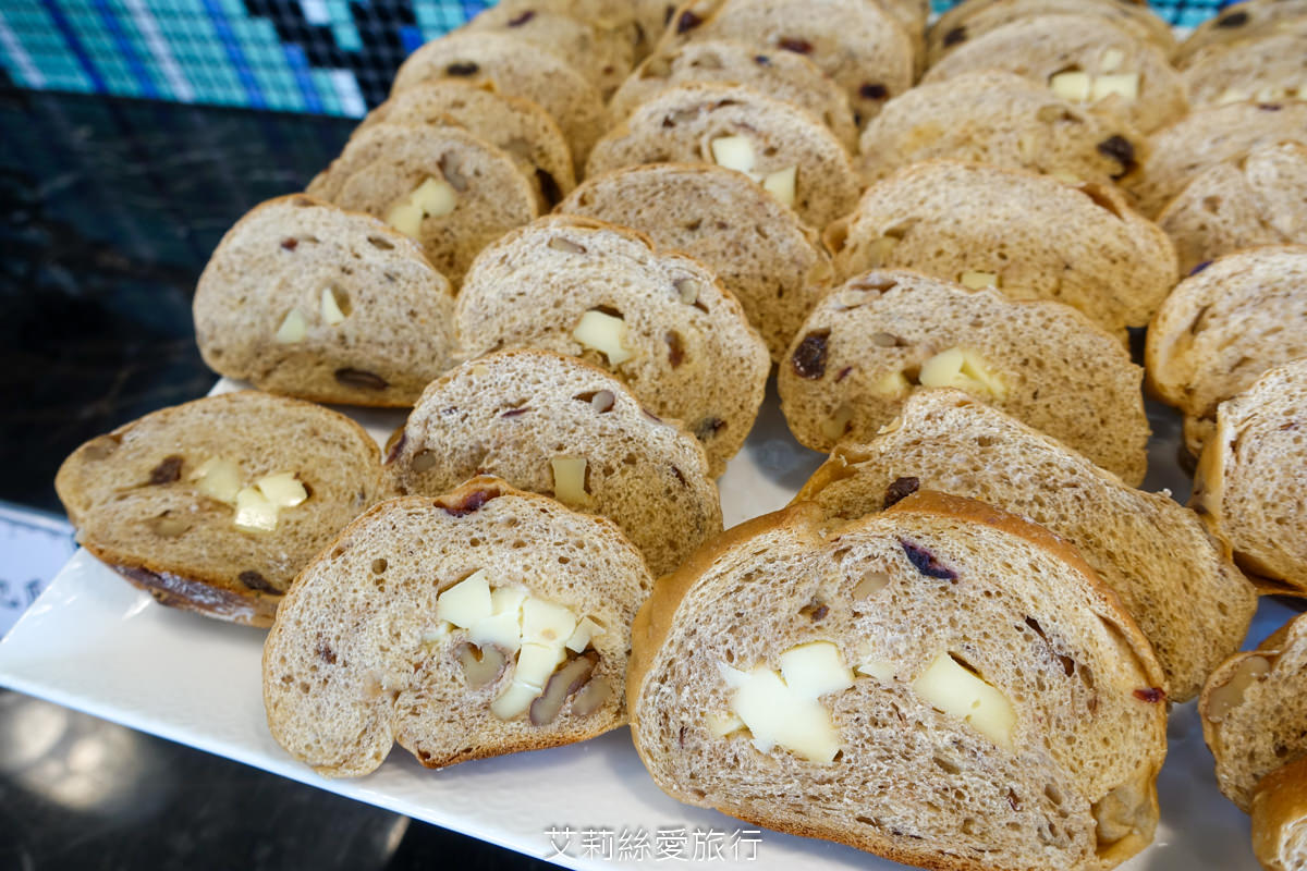 苗栗美食 自然風情景觀餐廳 buffet早餐吃到飽 現煮麵食 手工歐式麵包 生菜沙拉 熱炒…