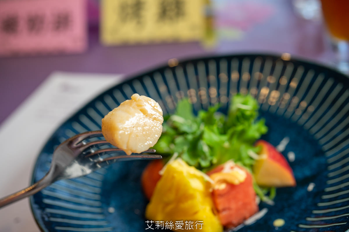 苗栗美食 自然風情景觀餐廳 經典主廚套餐 嚴選食材當季新鮮蔬果 爐烤時蔬紙包雞、美式豬肋排與海大蝦精緻又美味！