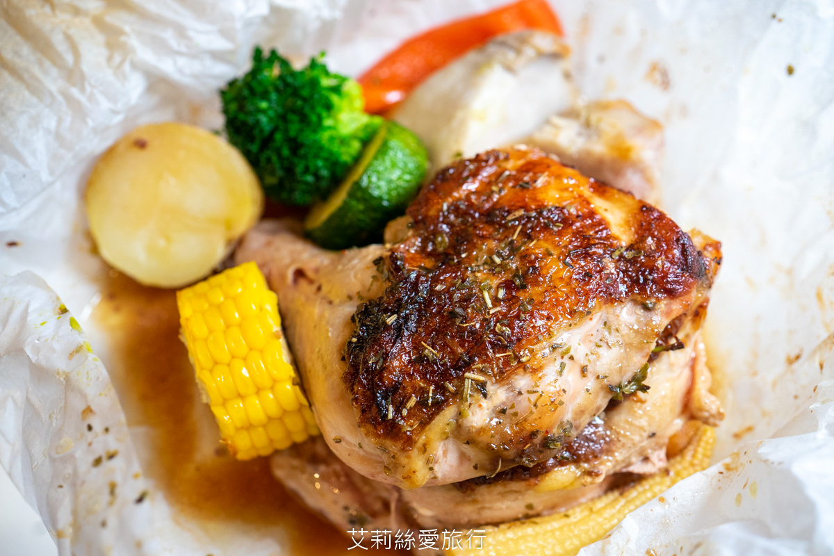 苗栗美食 自然風情景觀餐廳 經典主廚套餐 嚴選食材當季新鮮蔬果 爐烤時蔬紙包雞、美式豬肋排與海大蝦精緻又美味！