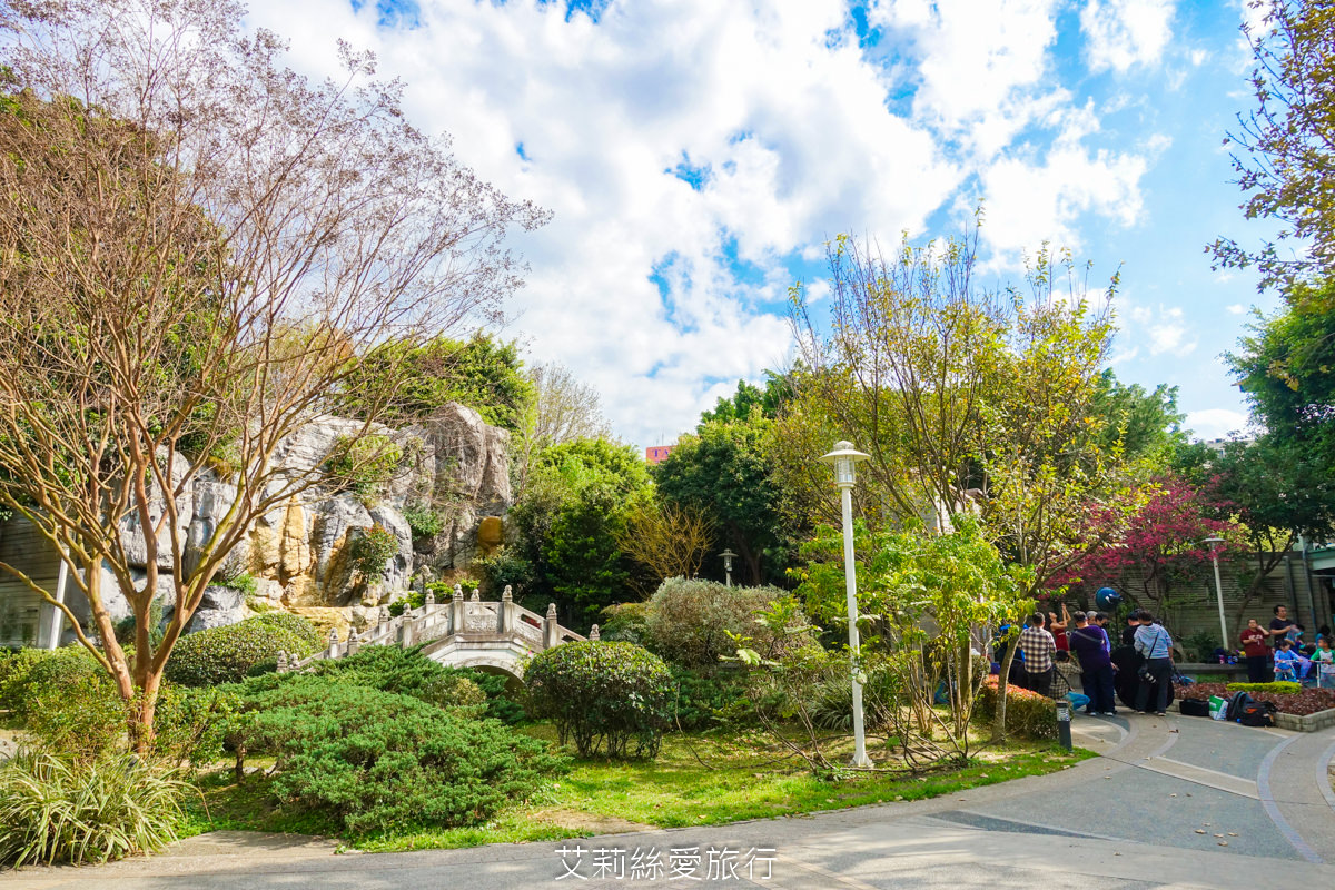 台北免費賞花景點 花博公園圓山圓區 金黃炮仗花和夢幻桃粉色櫻花 好美好好拍！