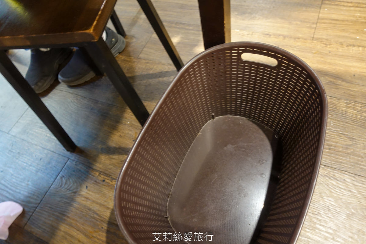 台北松山五分埔美食 茶壺蝦 cp值超高平價燒烤、台式熱炒、鮮甜海鮮 點鮮甜蝦子免費送精華蝦湯 松山站必吃