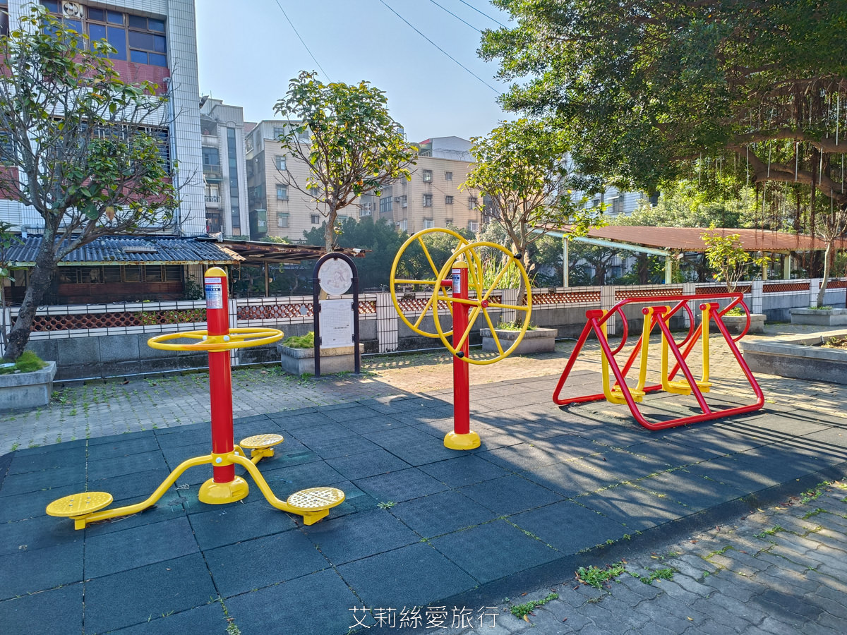 新北蘆洲親子景點 蘆洲三民公園 超有特色白鷺鷥造型滑梯 旋轉木馬 大雙翼爬網和彈跳床 捷運蘆洲站
