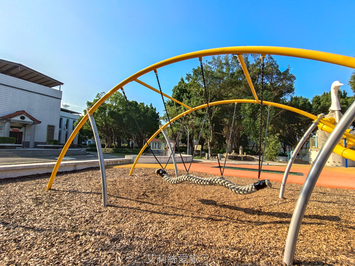 新北蘆洲親子景點 蘆洲三民公園 超有特色白鷺鷥造型滑梯 旋轉木馬 大雙翼爬網和彈跳床 捷運蘆洲站
