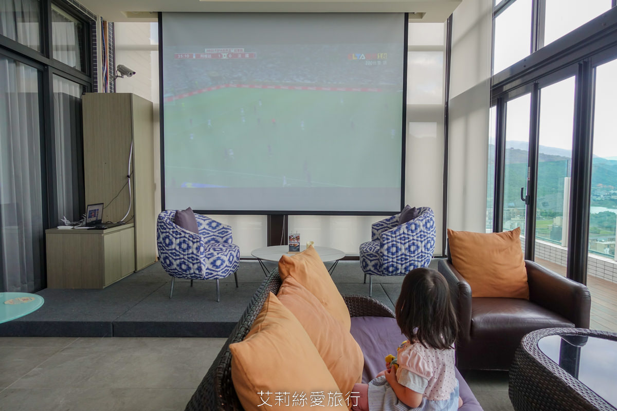 頭城漁港美食 蘭陽烏石港海景酒店-星空看海吧 美美玻璃屋賞無敵海景 品嚐英式下午茶 晀望龜山島 悠閒喝咖啡 浪漫氛圍特色調酒