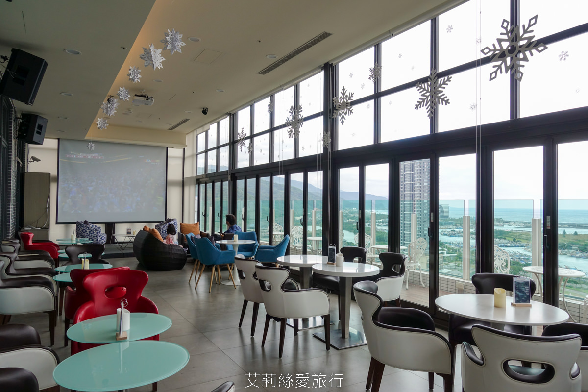 頭城漁港美食 蘭陽烏石港海景酒店-星空看海吧 美美玻璃屋賞無敵海景 品嚐英式下午茶 晀望龜山島 悠閒喝咖啡 浪漫氛圍特色調酒