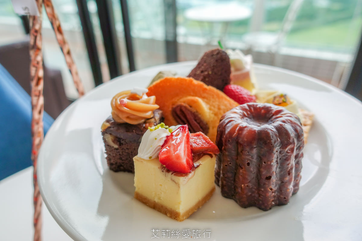 頭城漁港美食 蘭陽烏石港海景酒店-星空看海吧 美美玻璃屋賞無敵海景 品嚐英式下午茶 晀望龜山島 悠閒喝咖啡 浪漫氛圍特色調酒