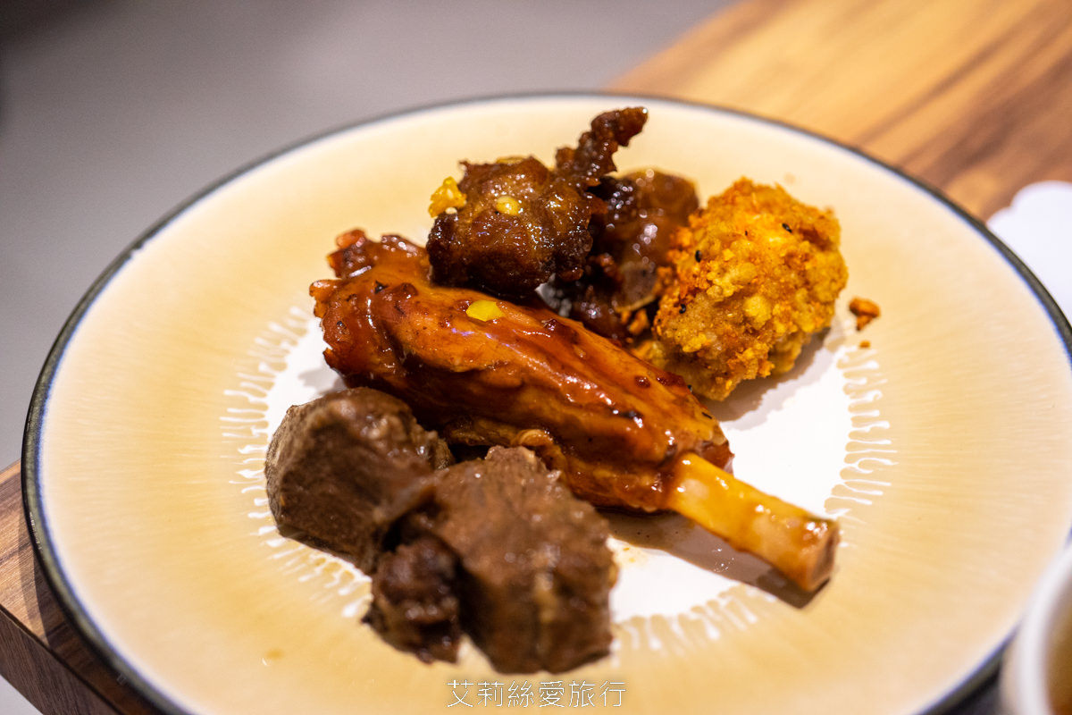 宜蘭頭城吃到飽 蘭陽烏石港海景酒店 脆皮烤鴨 澎湃海鮮 宴客大菜 啤酒紅白酒喝到飽！海景全日餐廳