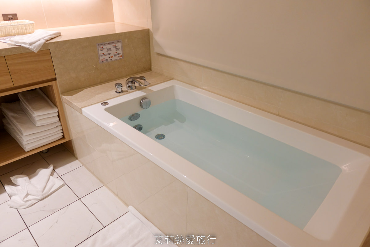 宜蘭頭城烏石港住宿推薦！ 蘭陽烏石港海景酒店 夢幻親子遊戲區 欣賞無敵海景 一泊二食海鮮牛排脆皮烤鴨吃到飽、豐盛美味buffet早餐 真的好滿足！