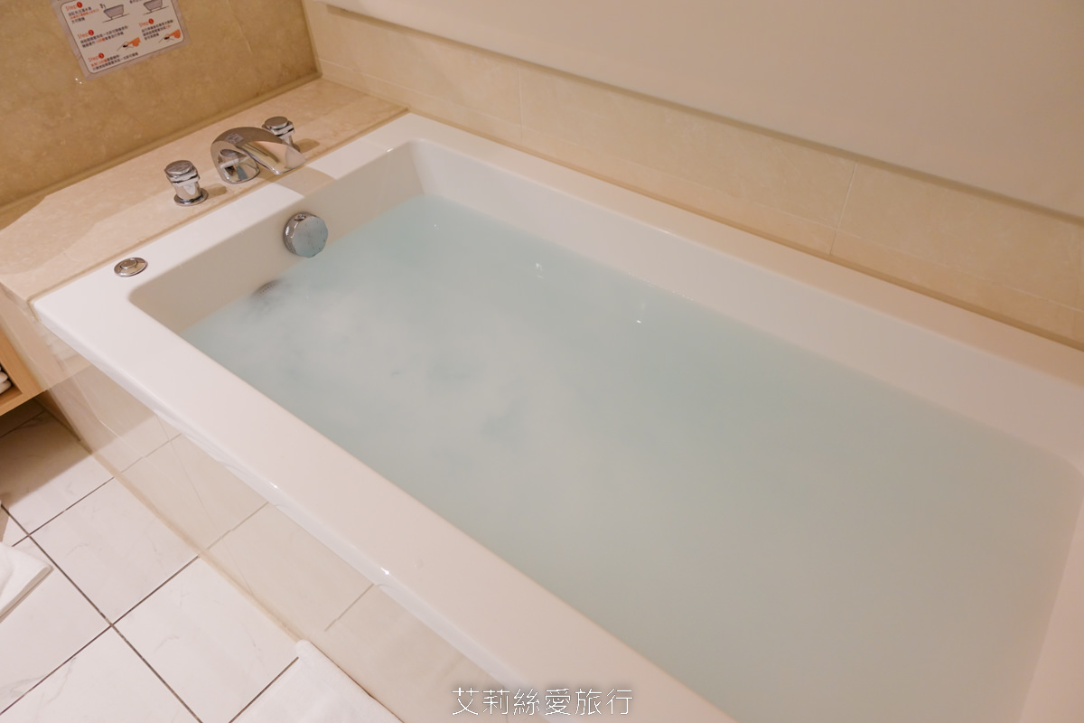 宜蘭頭城烏石港住宿推薦！ 蘭陽烏石港海景酒店 夢幻親子遊戲區 欣賞無敵海景 一泊二食海鮮牛排脆皮烤鴨吃到飽、豐盛美味buffet早餐 真的好滿足！