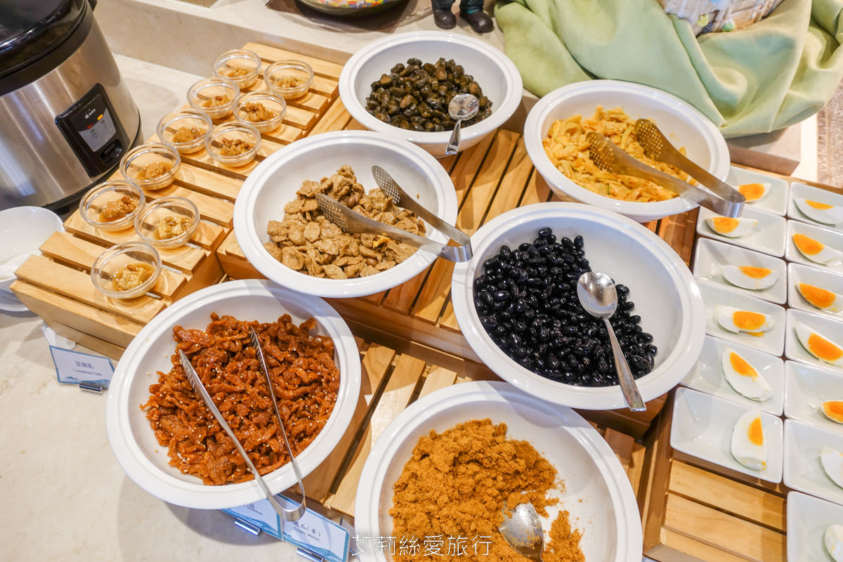 宜蘭頭城烏石港住宿推薦！ 蘭陽烏石港海景酒店 夢幻親子遊戲區 欣賞無敵海景 一泊二食海鮮牛排脆皮烤鴨吃到飽、豐盛美味buffet早餐 真的好滿足！