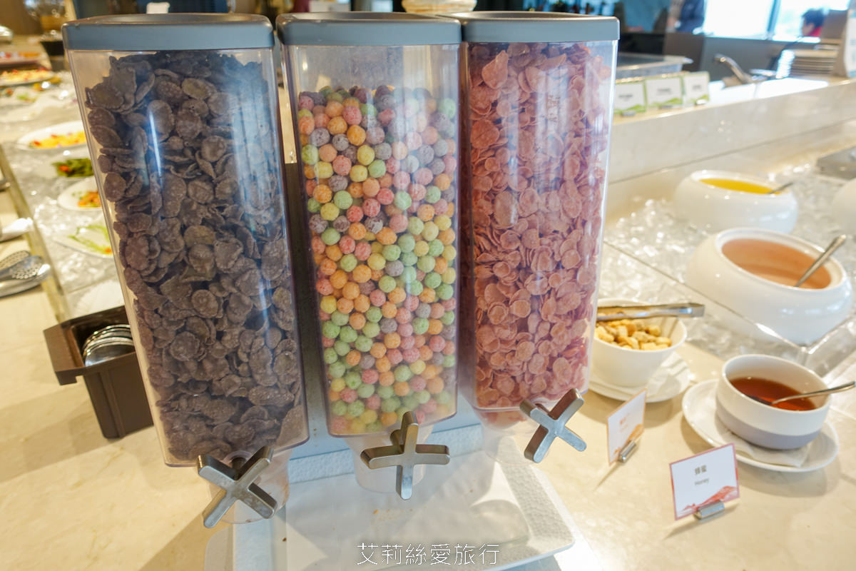 宜蘭頭城烏石港住宿推薦！ 蘭陽烏石港海景酒店 夢幻親子遊戲區 欣賞無敵海景 一泊二食海鮮牛排脆皮烤鴨吃到飽、豐盛美味buffet早餐 真的好滿足！