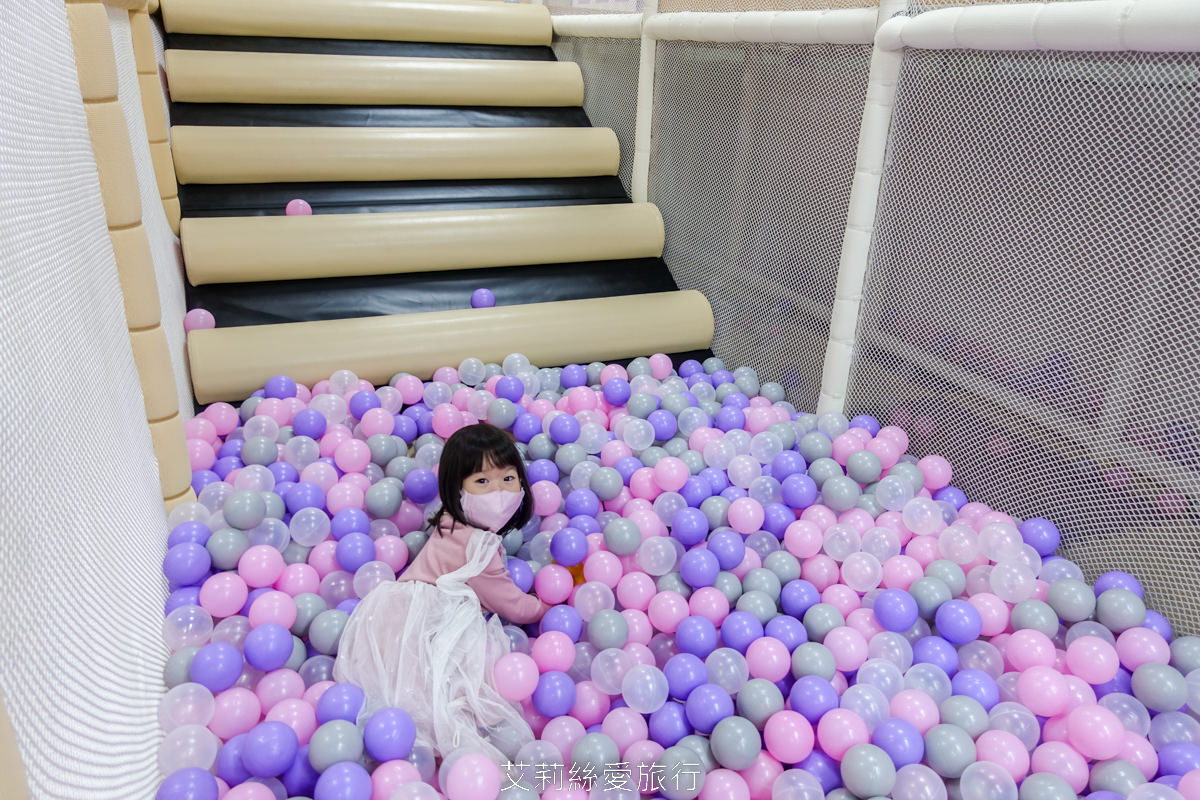 宜蘭頭城烏石港住宿推薦！ 蘭陽烏石港海景酒店 夢幻親子遊戲區 欣賞無敵海景 一泊二食海鮮牛排脆皮烤鴨吃到飽、豐盛美味buffet早餐 真的好滿足！