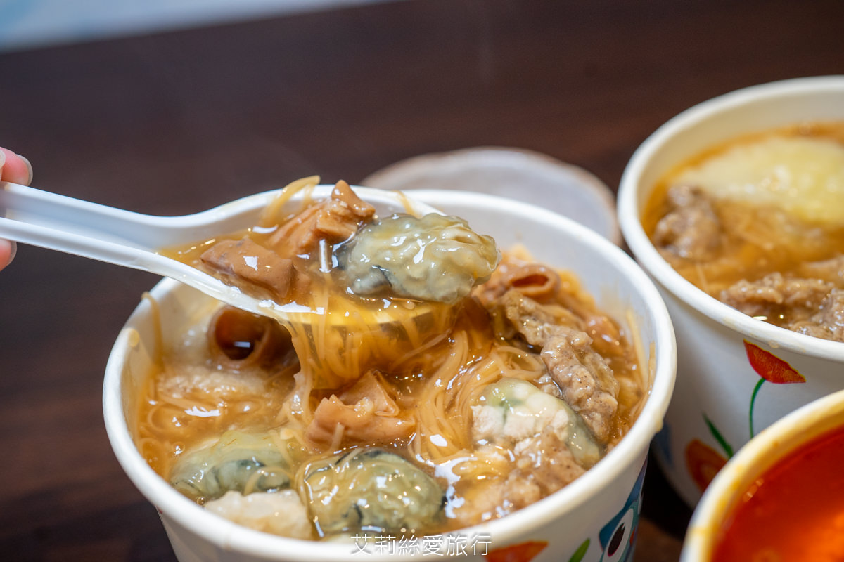 三重必吃排隊美食 許記麵線 東石直送鮮蚵 鮮滷大腸 麻辣鍋名店還迷人的麻辣鴨血臭豆腐