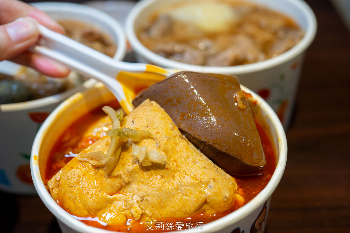 三重必吃排隊美食 許記麵線 東石直送鮮蚵 鮮滷大腸 麻辣鍋名店還迷人的麻辣鴨血臭豆腐